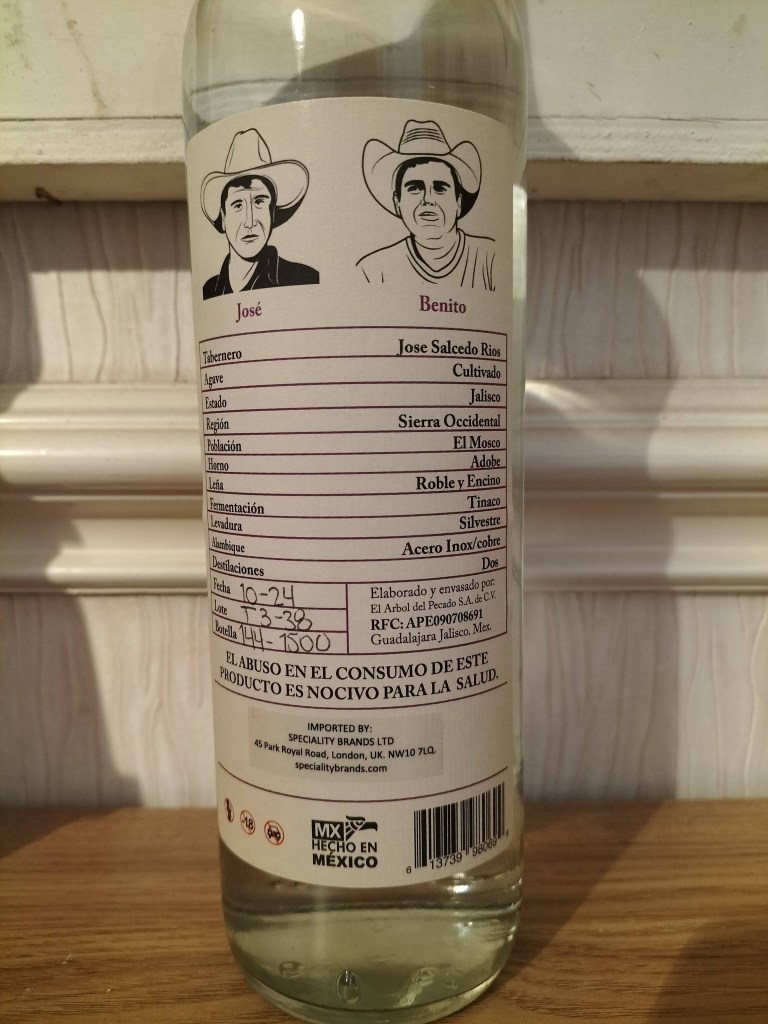 The back label of La Venenosa Tabernas features the pictures of Don Jose and Don Benito, the makers of it. 